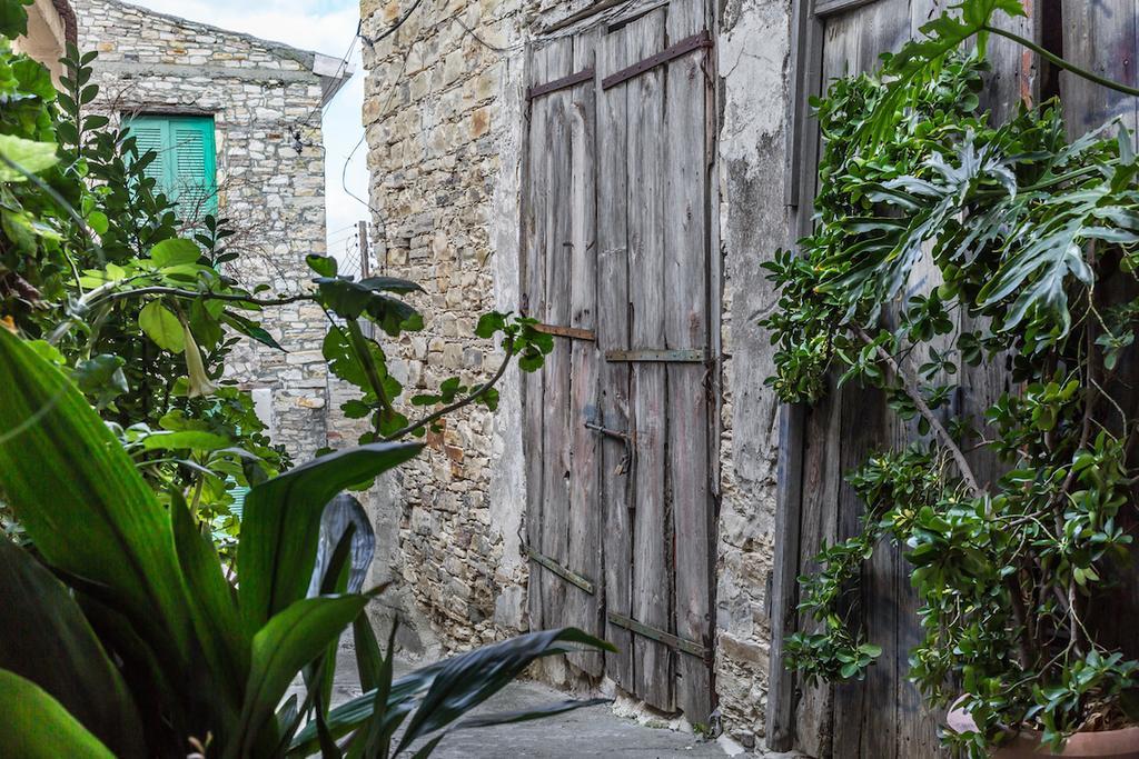 Redblue Door Two Traditional Listed Houses Lefkara Bagian luar foto